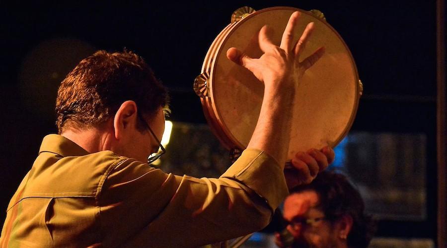 Eliseo Parra y Camponeses de Piàs em Setúbal: Cantos de la Tierra en el Alentejo Portugués