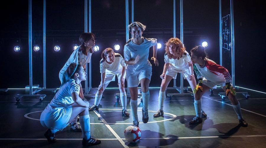 La joven compañía: Playoff