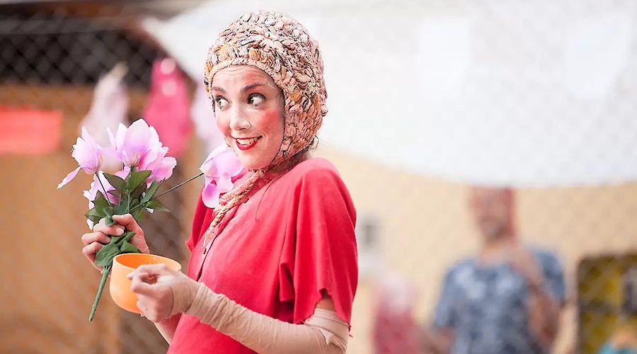 Rojo de Mireia Miracle em Castelo de Vide