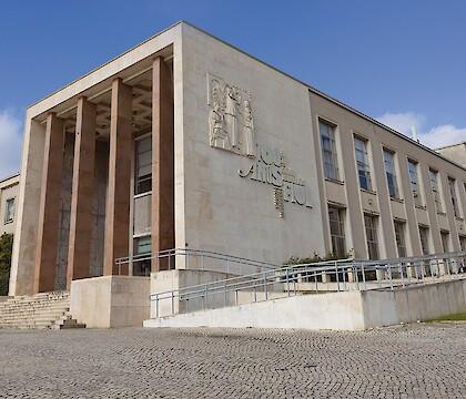 50 anos de democrácias ibericas: literatura, revolução, transição