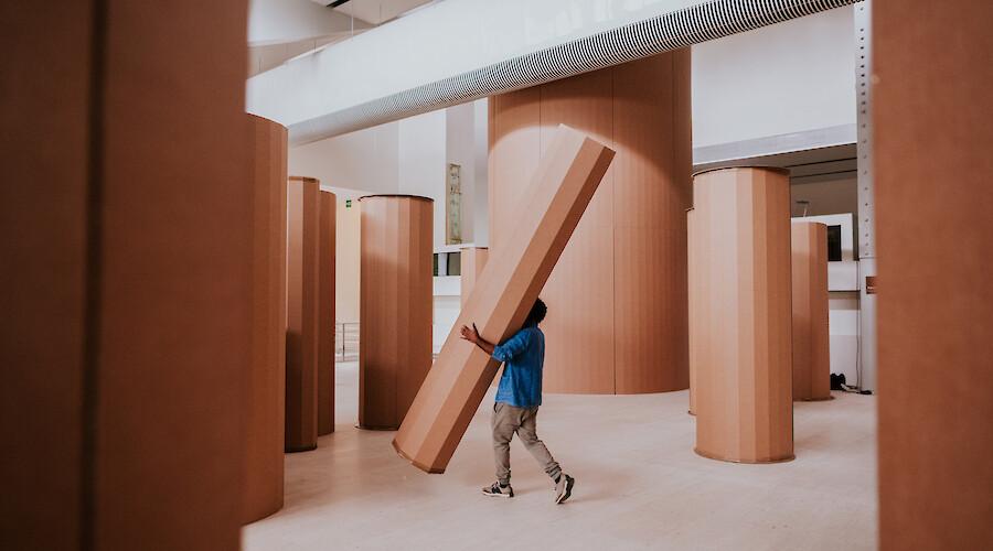 Habitar a Contradição de Carlos Bunga