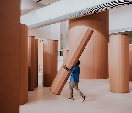 Habitar a Contradição de Carlos Bunga